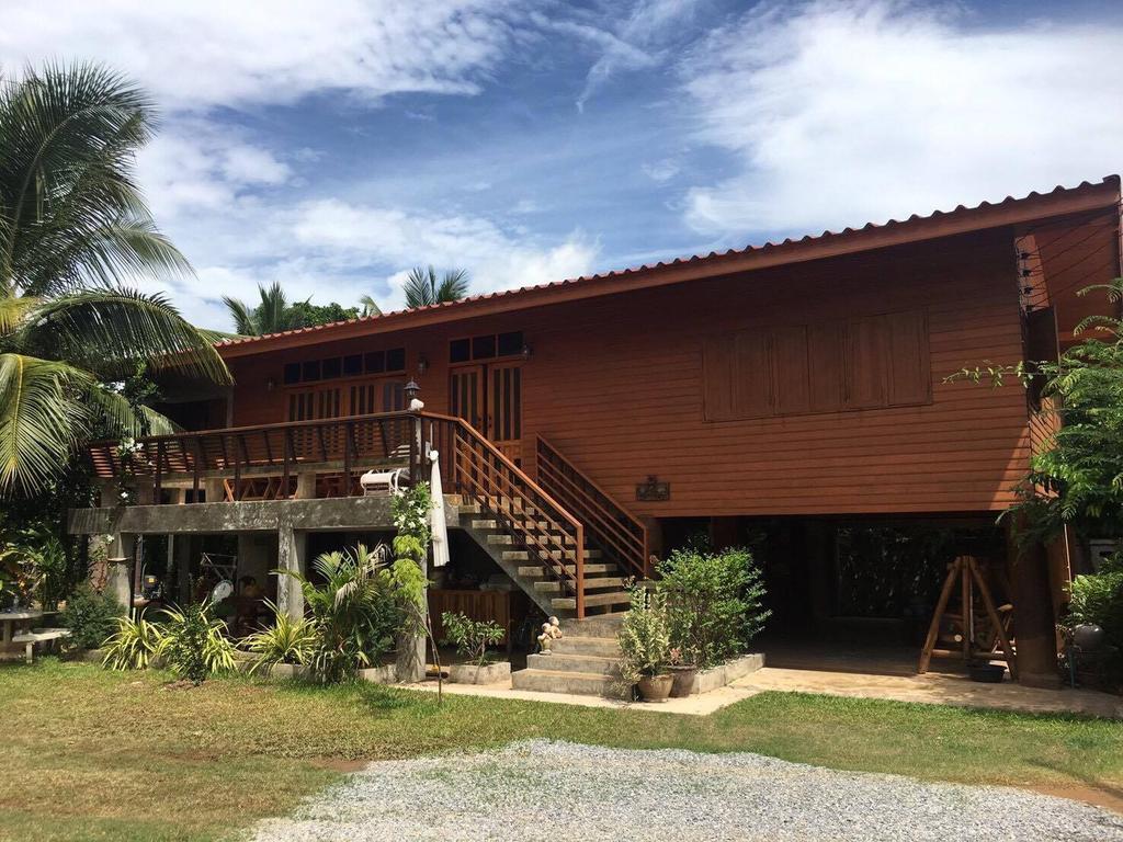 Saduemuenghomestay Phrae Exterior photo